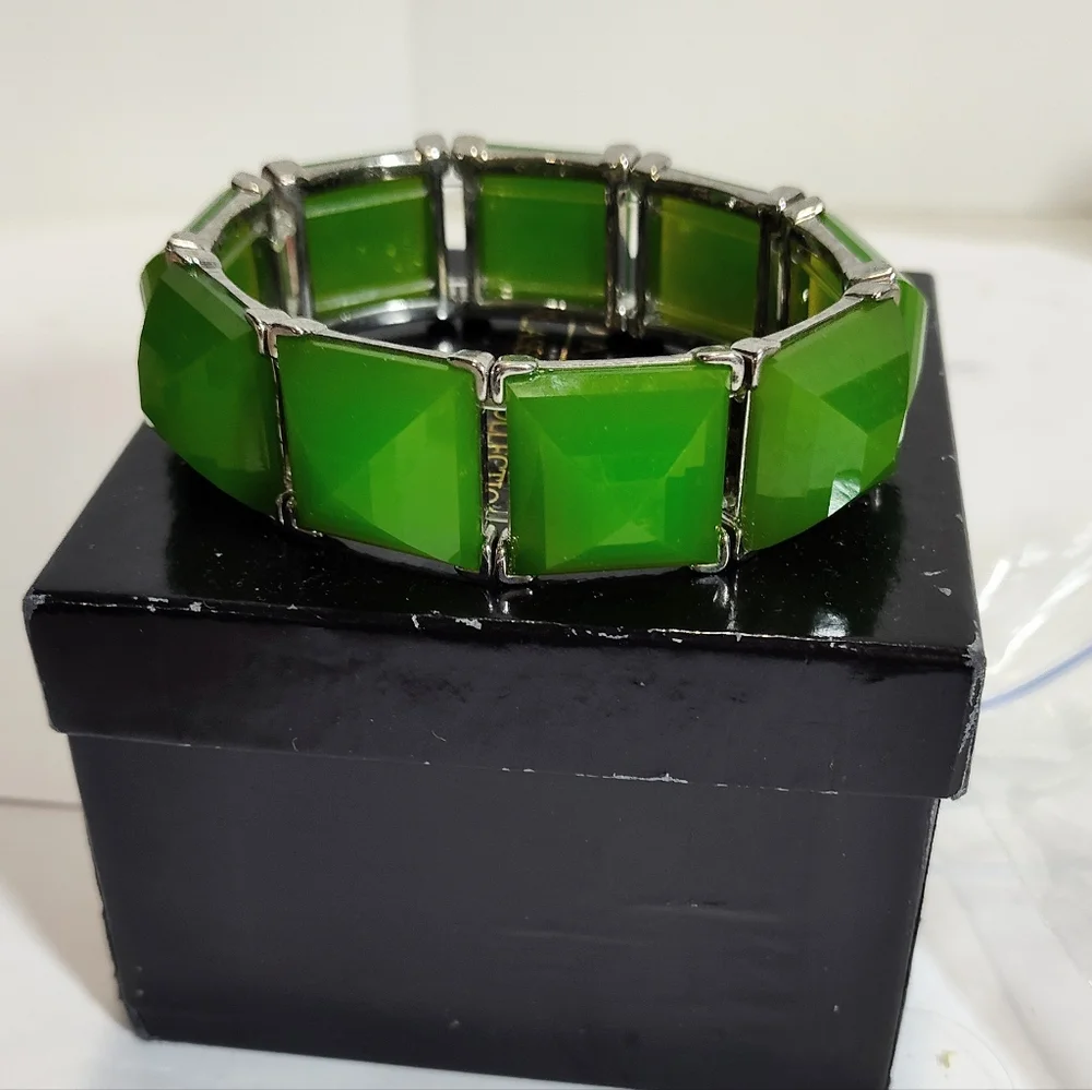 Jade Look Green Stretch Bracelet NWOT